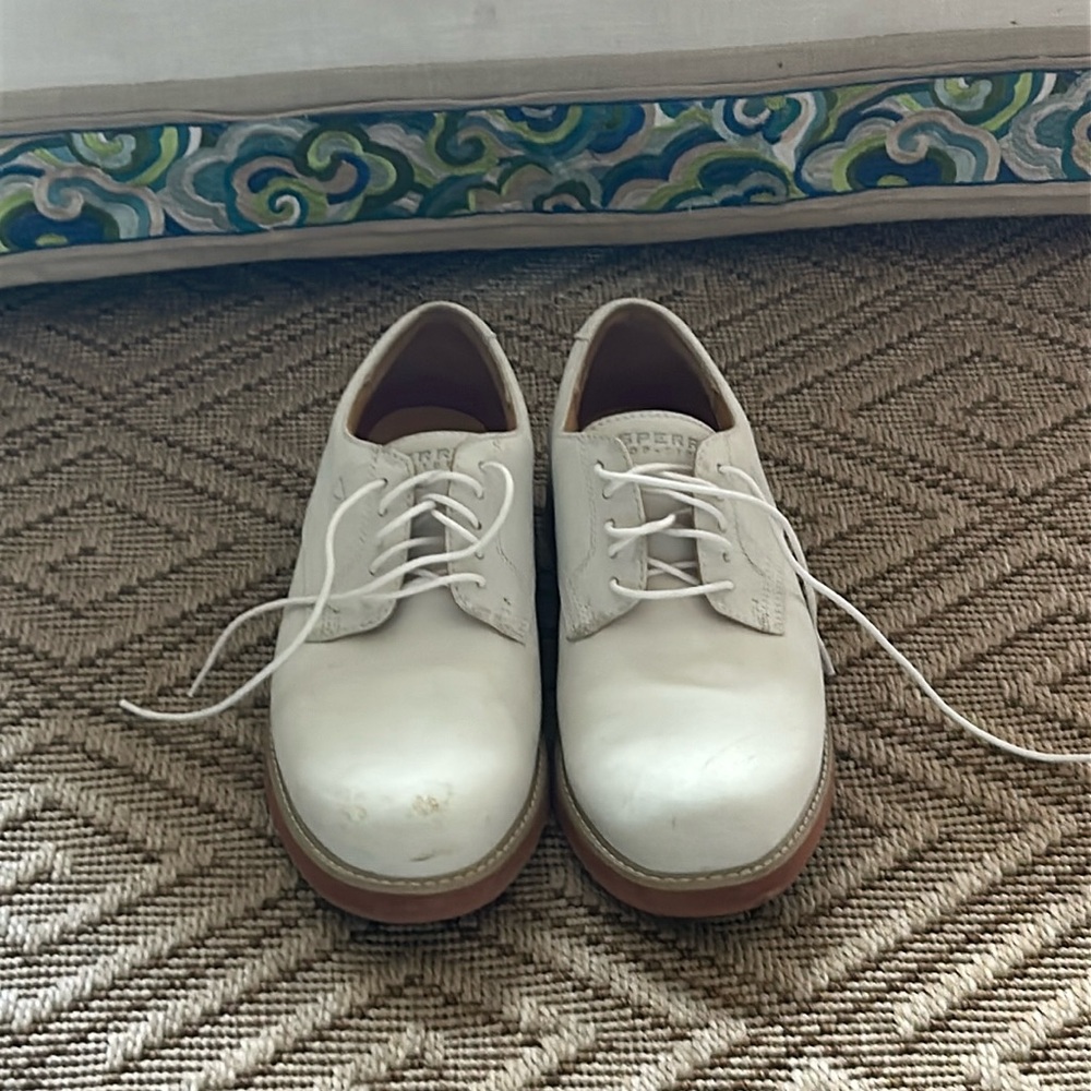 Sperry white bucks. Men’s 8.5m